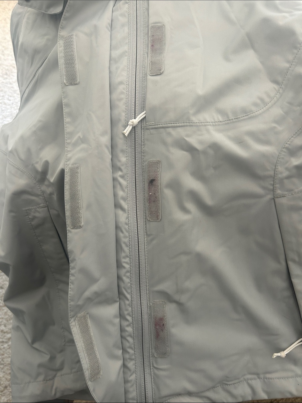 The North Face Women's Light Gray Hooded Ski Jacket - Picture 5 of 5